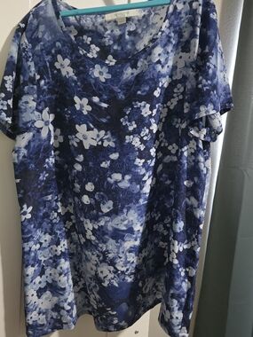 Piperlime Vintage Blue Silk Floral Scoop Neck Tee NWOT